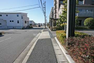 敷地東側の前面道路