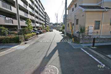 敷地南側の前面道路