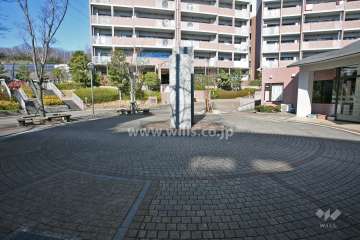 敷地内中央の広場