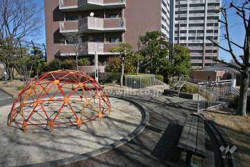 敷地内西側の広場