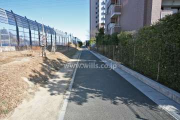 敷地西側は名古屋第二環状自動車道に面しています。