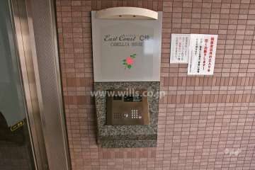エントランスはオートロック付きです。