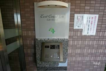 エントランスはオートロック付きです。
