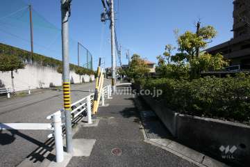 敷地北側の前面道路