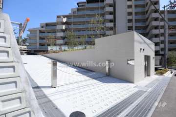 屋外駐車場出入り口