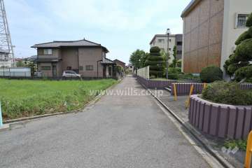 敷地東側の前面道路