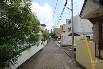 敷地南側の前面道路