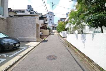 敷地南側の前面道路