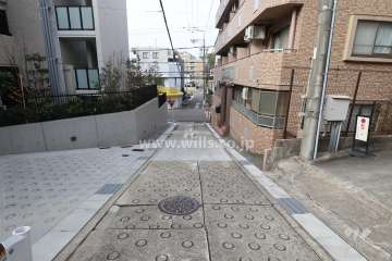 敷地北側の前面道路