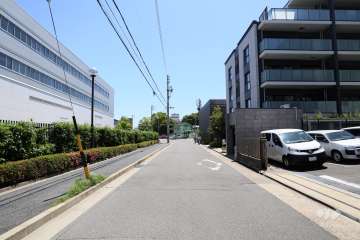 敷地北側の前面道路（東側から）