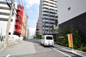 敷地北側の前面道路