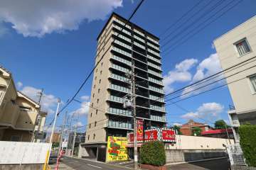 プラセシオン千種谷口の外観（南西側から）