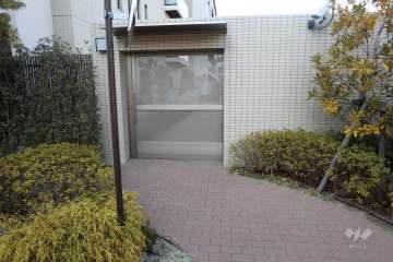 駐輪場の出入口（ゲート付き）