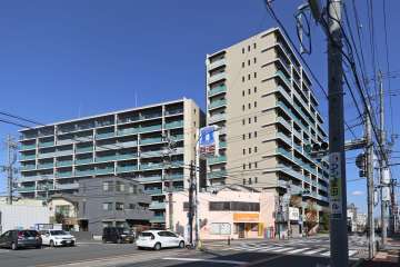 ライオンズ守山マークヒルズの外観（東側から）