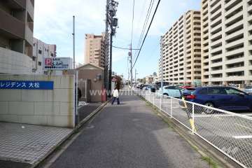 敷地北側の前面道路(東側から)