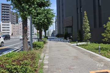 敷地北側の前面道路