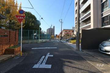 敷地南側の前面道路