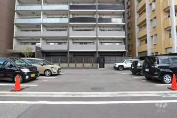 駐車場出入り口・敷地内駐車場（屋外平面式）