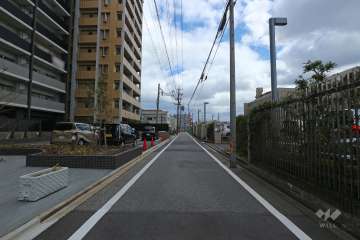 敷地南側の前面道路
