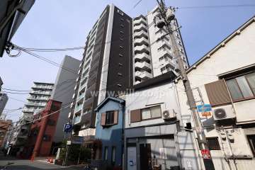 クリスタルエグゼ十三の外観(南西側から)