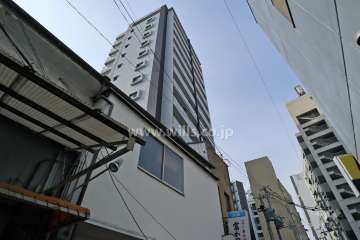 クリスタルエグゼ十三の外観(北東側から)