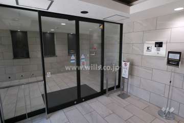 エントランスはオートロック付きです。