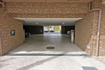 駐車場出入口（ロボットゲート付き）