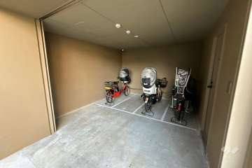 ミニバイク置場（屋内）