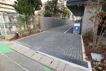 駐車場の出入り口