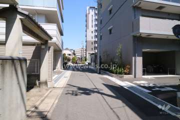 敷地北側の前面道路