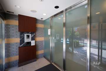 エントランスはオートロック付きです。