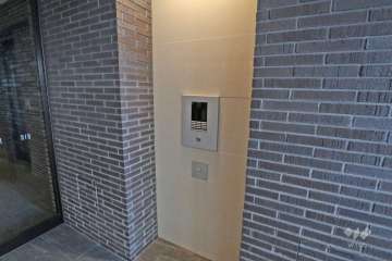 エントランスはオートロック付きです。