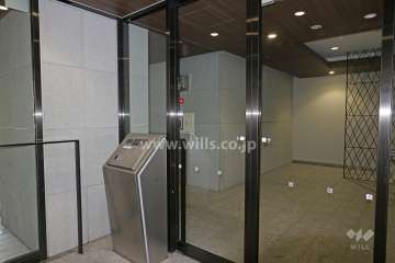 エントランスはオートロック付きです。