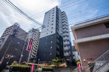 プレサンスロジェ上前津エグゼの外観(北東側から)