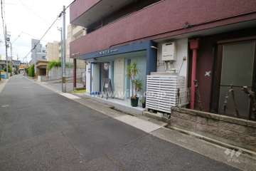 1階部分は一部が店舗スペースです。