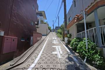 敷地西側前面道路(北側から)