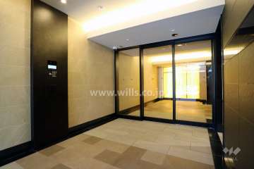 エントランスはオートロック付きです。