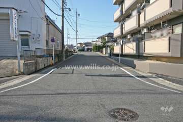 敷地南側の前面道路
