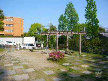 敷地に隣接して公園があります。