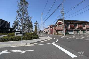 敷地北側の前面道路（東側から）
