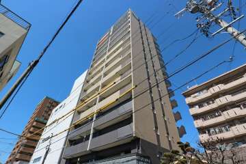 プレサンスロジェ志賀本通の外観（南東側から）