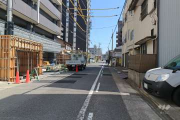 敷地南側の前面道路