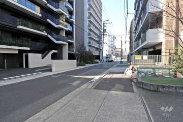 敷地北側の前面道路