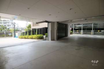 駐車場出入り口