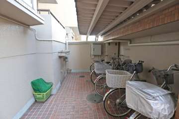 屋内に設けられた駐輪場