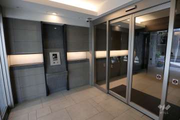 エントランスはオートロック付きです。