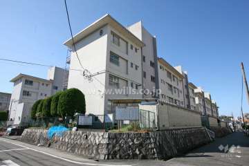 東丘住宅B号棟の外観（北東側から）