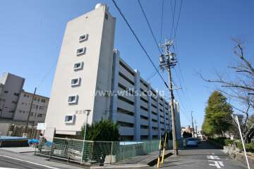 東丘住宅の外観（北東側から）