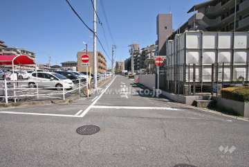 敷地北側の前面道路