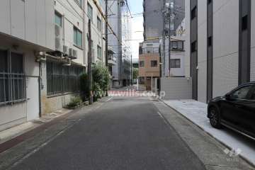 敷地東側の前面道路（北側から）